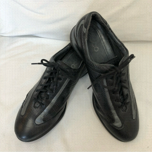 ECCO Black Leather Tie Up Sneaker With Grey Accent Stripe Size 38 (7)